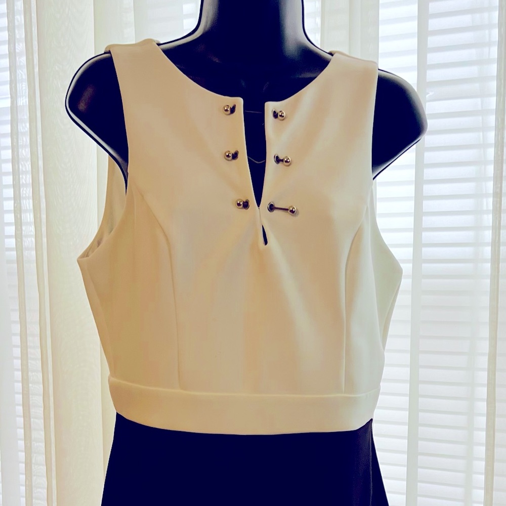 Bisou Bisou Form Fitting Black and White Office to Cocktails Dress Size 10
